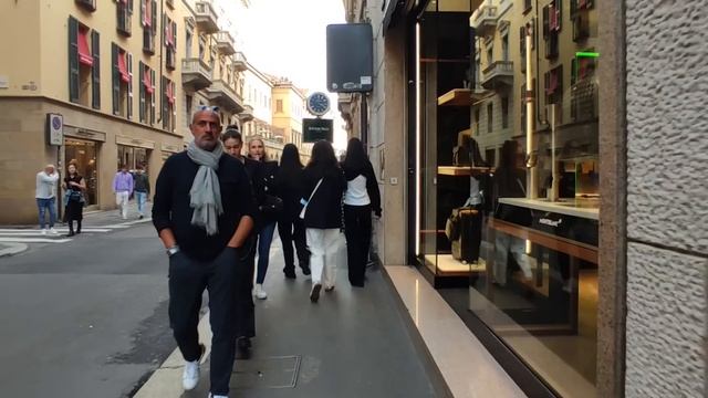 IS ITALIAN STYLE OVERHYPED? Milan Street Fashion 2022 смотреть онлайн