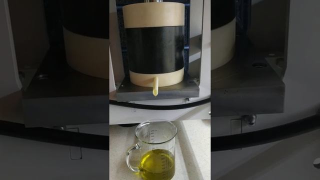 Конопляное масло - отжимаем сыродавленное масло на прессе. Ремесленные масла Доброполе. смотреть онлайн