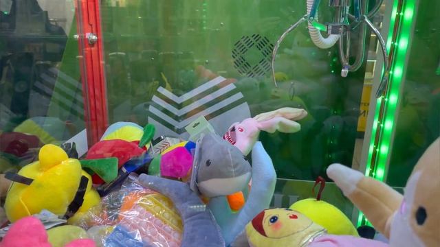 ИГРАЮ 40 раз в АВТОМАТ С ИГРУШКАМИ ! ЧТО Я ВЫИГРАЛ?