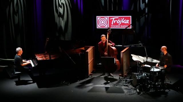 Artur Dutkiewicz Trio "Sattvic Mazurka" смотреть онлайн