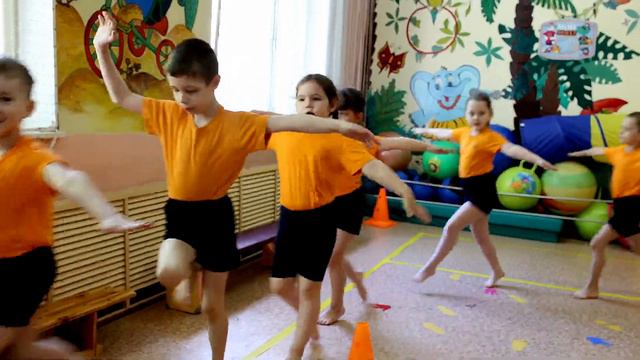 Один день в жизни садика смотреть онлайн