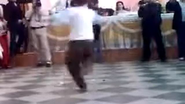 Вот как нужно танцевать лезгинку.flv смотреть онлайн