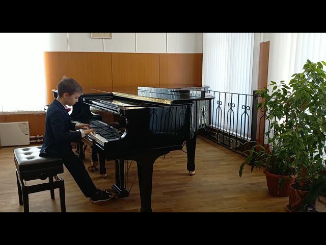 Л. Моцарт - "Менуэт". Исп. Соловьёв Григорий смотреть онлайн