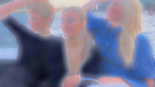 Девушка влюбляет парней в себя монобровью Раньше стеснялась своей внешности смотреть онлайн