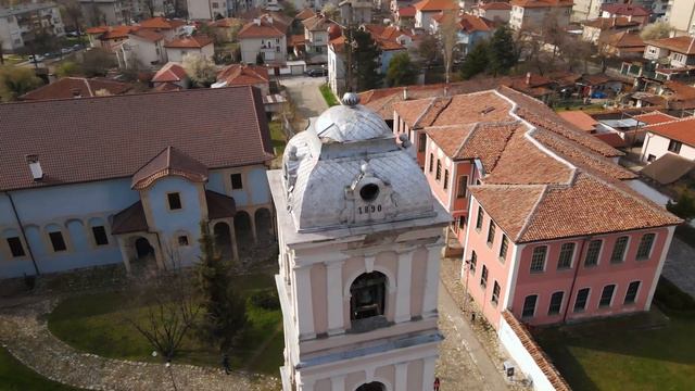 Карлово - Паметникът на Левски, Историческият музей и църквата Свети Никола смотреть онлайн