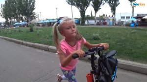 МОЙ АКТИВНЫЙ ДЕНЬ Батуты, Самокат и Прогулка на Роликах в Парке для Детей!