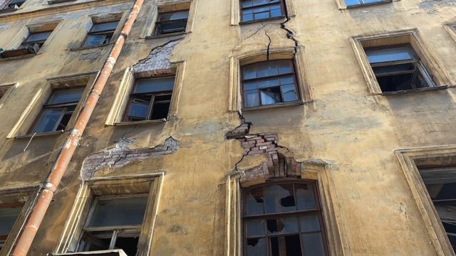 Необычные места Питера. "Петроградка" — богатый район с полуразрушенными домами смотреть онлайн