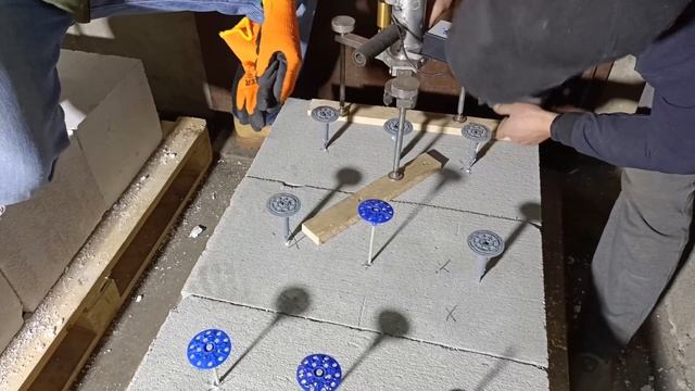 Тестовые испытания газобетонных блоков, забиваем дюбеля, проверяем прочность кувалдой, гвоздодёром смотреть онлайн