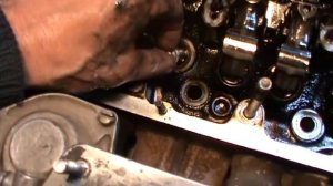 Это нужно делать при замене направляющей втулки клапанов