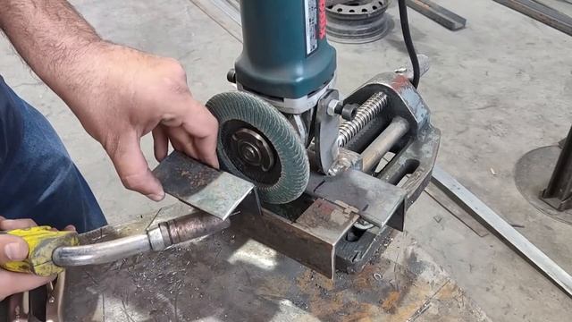 How to Convert an Angle Grinder to a Bench Grinder – Use All Its Ability смотреть онлайн