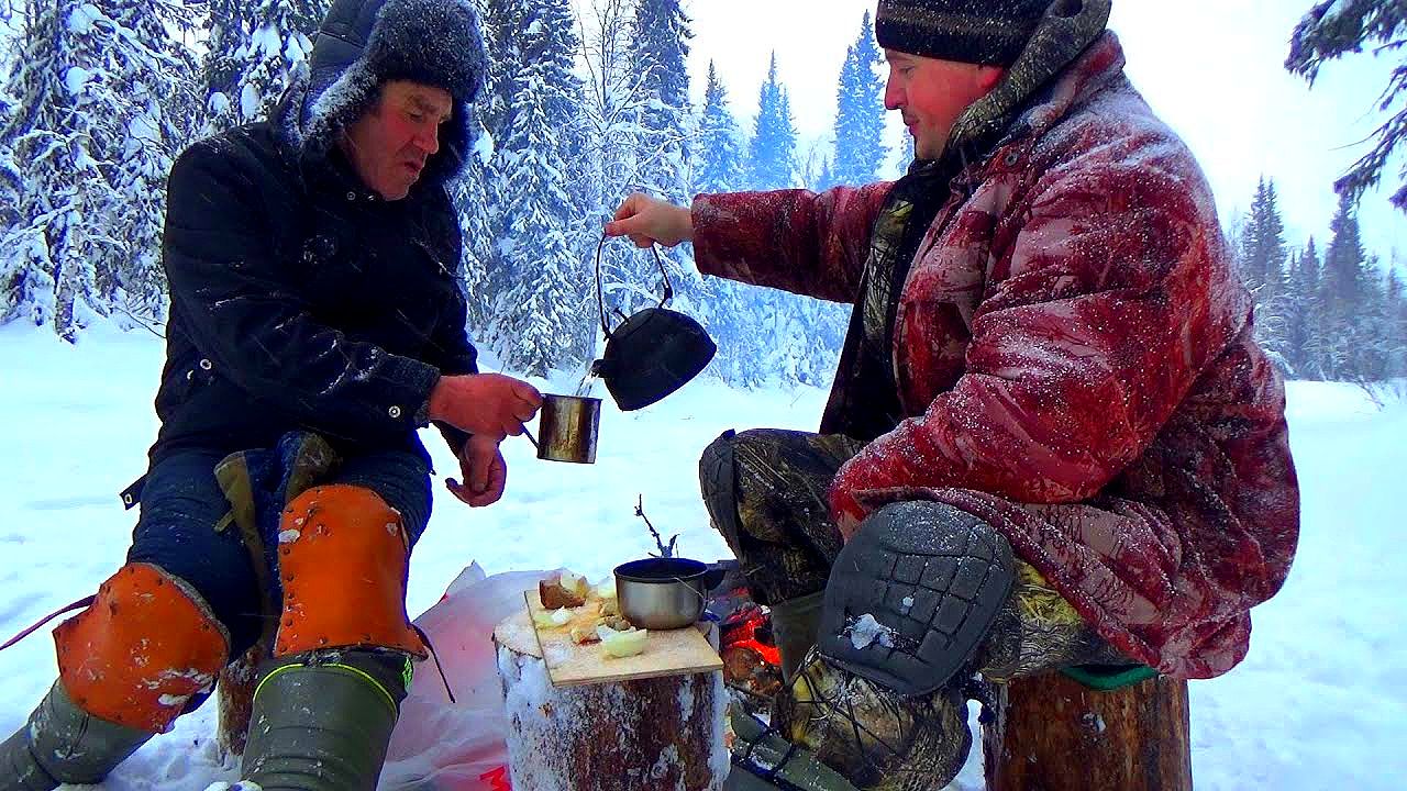 3 Зимняя рыбалка на таежной речке _ Вечер в таежной избе.mp4 смотреть онлайн