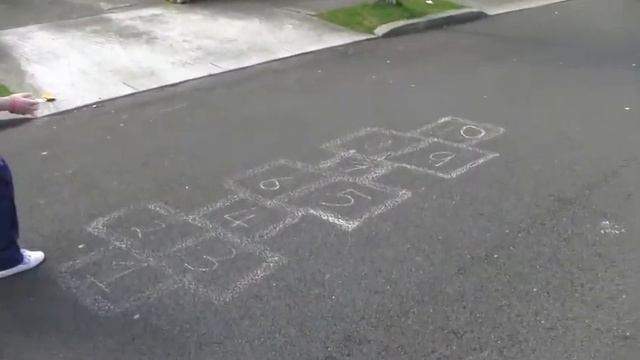 Street Games - Hopscotch смотреть онлайн