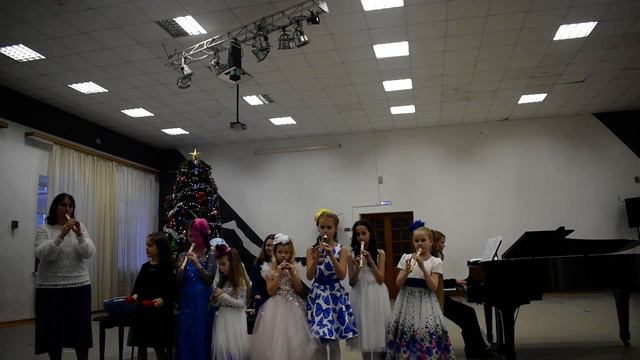 М. Дунаевский 33 коровы, исп. ансамбль Конфетти смотреть онлайн