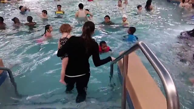 Starr swims at Sahara Sam смотреть онлайн