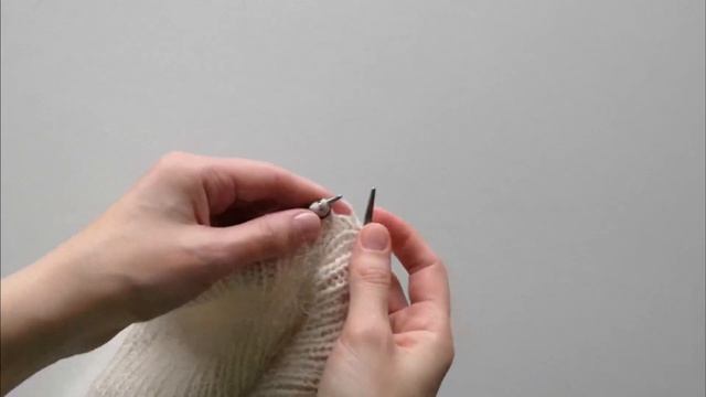 Шапка резинкой 1*1, закрытие петель на 4 клина. смотреть онлайн