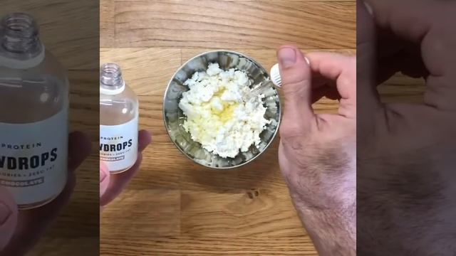 Сырники с черничным вареньем