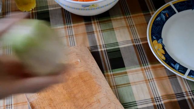 Салат из капусты, морковки и редьки "Яркая осень" смотреть онлайн