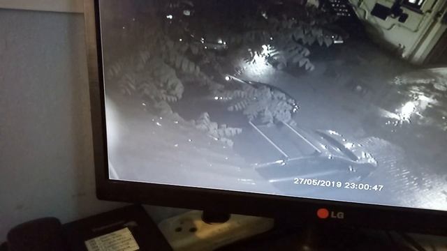 Что это? Реальный призрак? Снял на камеру наблюдения