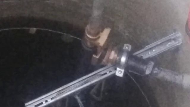 Как установит и снять насос в колодец через скваженный адаптер. смотреть онлайн