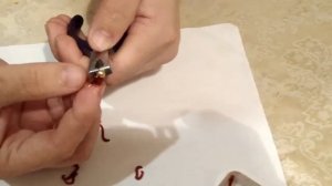 Как насадить мотыля на мормышку или на крючок, для зимней рыбалки.