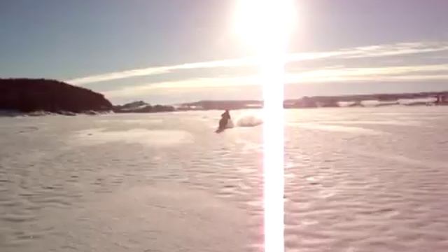 Honda XR650R drifting on snow and ice смотреть онлайн