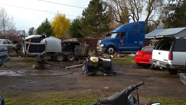 Ripping car apart. Разорвали пол машины, разорвали по полам. смотреть онлайн