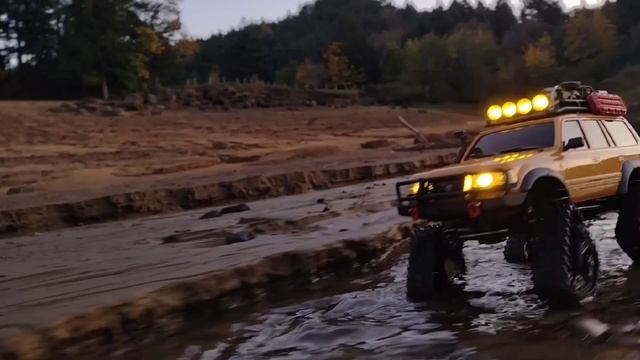 FMS FCX18 LC80 LAKESIDE OVERLAND ADVENTURE ON BATRAZZI TRACKS SHOWCASE #fms #fcx18 #batrazzitracks смотреть онлайн
