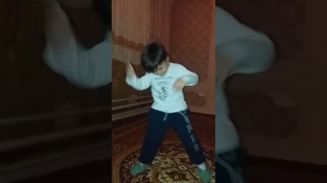 Детский прикол когда от музыки кружится голова смотреть онлайн