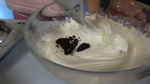 Гигантское печенье OREO DIY и Торт ОРЕО делаем сами Катя испачкала кремом нос па смотреть онлайн