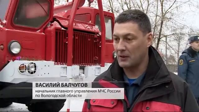 Раритетную пожарную машину установили в 11-ой пожарной части в Череповце смотреть онлайн