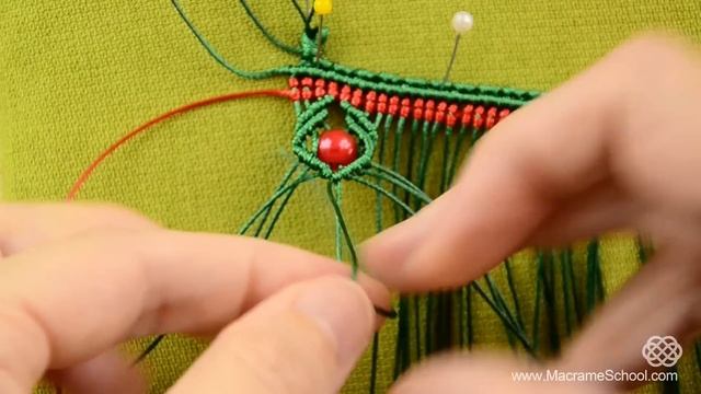 DIY Macrame Necklace with Diamonds and Beads смотреть онлайн