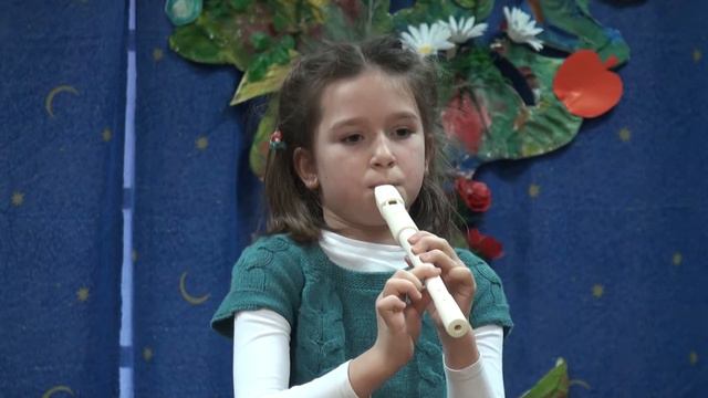 Флейтисты НГШ. Концерт 24.12.2010. Варя Фролова, 1 класс НГШ