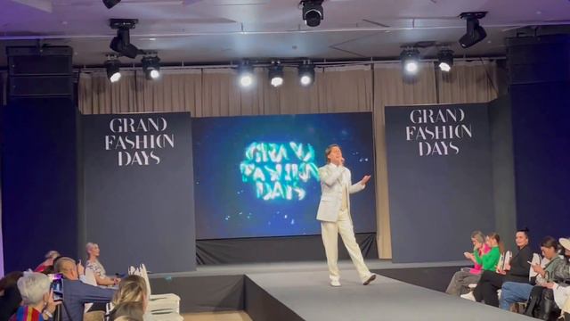 Прохор Шаляпин. Осенняя мелодия (Ю. Саульский - Л. Завальнюк) - Grand Fashion Days смотреть онлайн