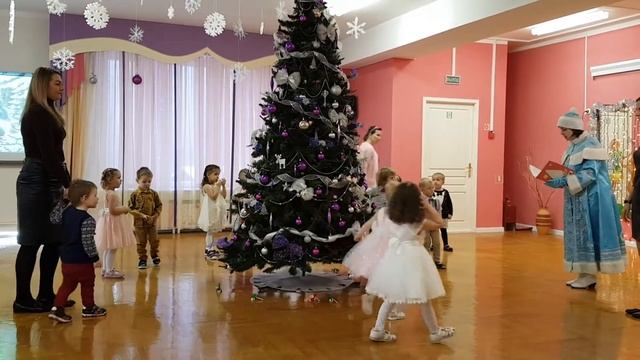 Новогодняя сказка 2 группа смотреть онлайн