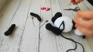 Нитяное крепление лап для вязаной игрушки