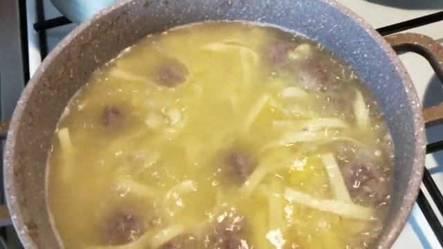 Суп с фрикадельками.