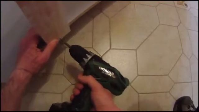 Установка кухонных шкафов на рейку, Монтаж мойки в столешницу, Подключение смесителя на кухн смотреть онлайн