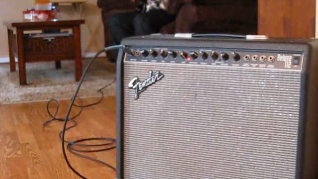 Fender Deluxe 112 Combo Amp смотреть онлайн