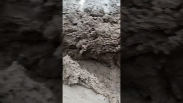 ЭКСКАВАТОР тонет в грязи