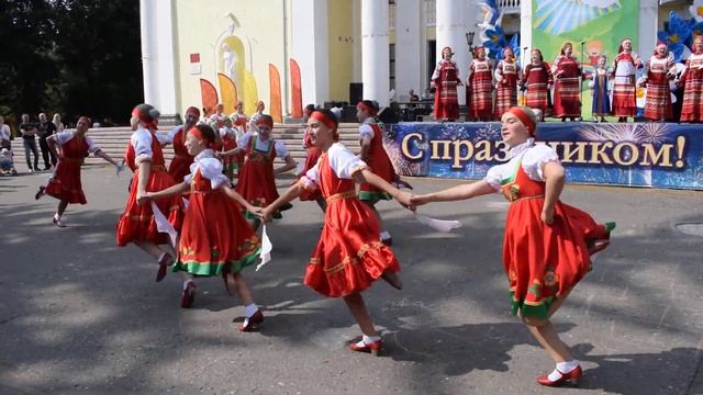 «Калинка» народный хореографический коллектив «Лада», «Росинка» и хор русской песни «Рябинушка» смотреть онлайн