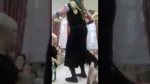 Бабушка танцует!!! смотреть онлайн