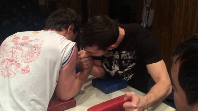 Чемпионат РСО-Алания по армспорту 2015. Зелим Загирбеков - Аслан Чехоев 70 кг смотреть онлайн