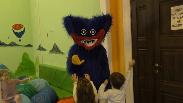 Встретили зубастого.Активити парк РИО.Развлечения для детей Даня Люба на игровых площадках. Дай пят смотреть онлайн