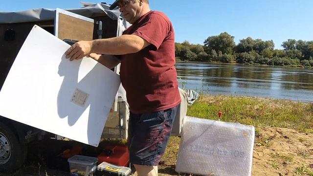 Бюджетный туристический прицеп - дом на колесах. Едем с лодкой на крыше прицепа на берег реки Оки. смотреть онлайн