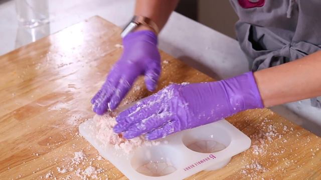 Anne-Marie Makes Pink Grapefruit Bath Bombs | Bramble Berry смотреть онлайн