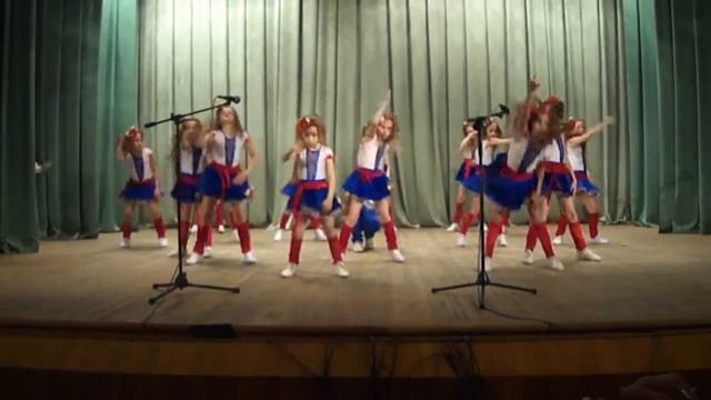 Коллектив эстрадного танца Свой стиль. Ти ж мене підманула смотреть онлайн