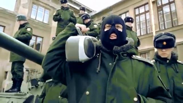 Между нами тает лёд (армейская версия) смотреть онлайн