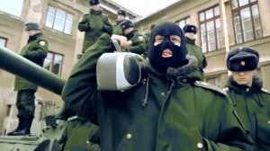 Между нами тает лёд  (армейская версия)