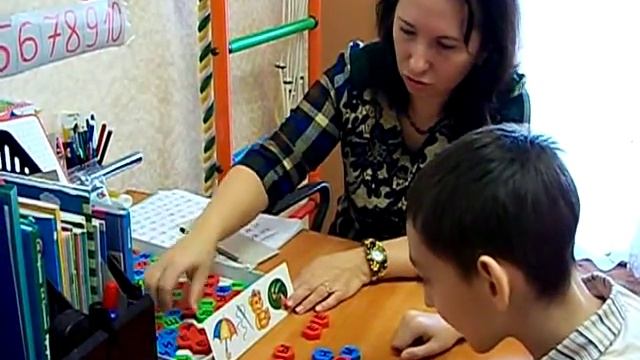 Вот так Наильчик сегодня учился разгадывать ребусы. смотреть онлайн