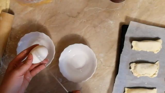 Выпечка из слоеного теста. Слойки с повидлом. Пирожки с повидлом смотреть онлайн